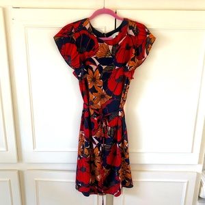 Loft Women’s dress , size XS, beautiful fall color scheme , flowers